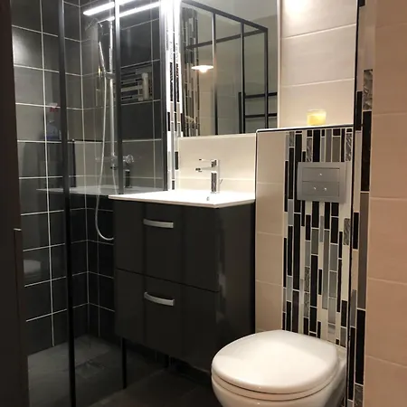 Bel à Juan Les Pins, à 700 M Des Plages Et Proche Du Vieil Appartement